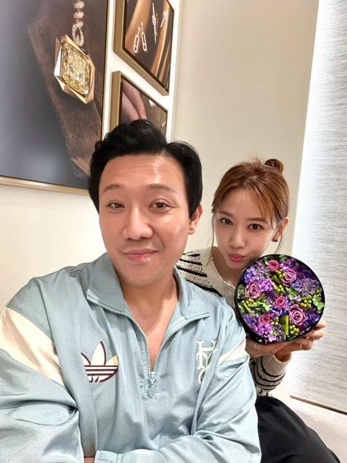 Hari Won đã đồng hành cùng Trấn Thành trong suốt quá trình quay phim tại Hàn Quốc (Ảnh: FBNV).