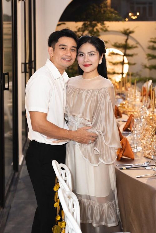 Vợ chồng Vân Trang kỷ niệm 10 năm hôn nhân.