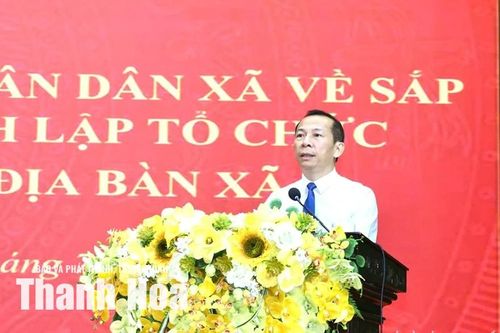 Bí thư Đảng ủy, Chủ tịch HĐND xã Nông Cống Võ Mạnh Sơn phát biểu chúc mừng và giao nhiệm vụ.