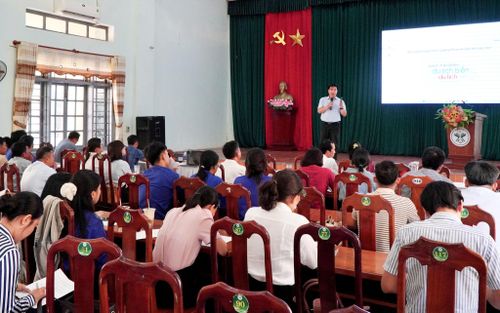 UBND phường Quảng Phú thường xuyên tổ chức các buổi tập huấn về cách làm du lịch cộng đồng cho người dân. Ảnh: PHAN VINH