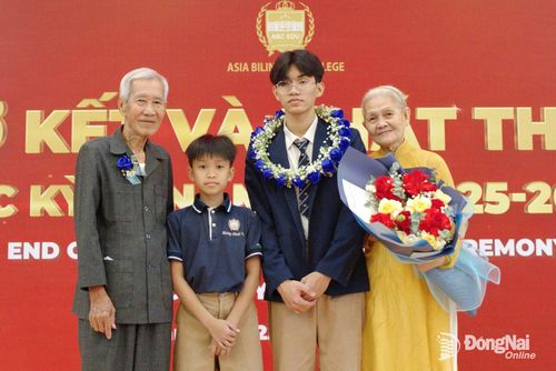 Lê Hoàng Nam (Trường TH-THCS-THPT Song ngữ Á Châu, phường Trấn Biên) là thí sinh có điểm xét tốt nghiệp cao nhất Kỳ thi tốt nghiệp THPT năm 2026. Ảnh: Q.Khánh