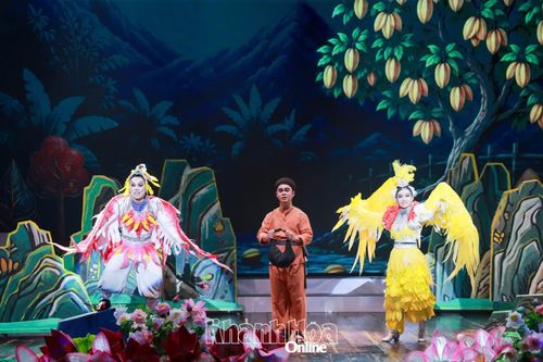Cảnh đôi chim Phụng - Hoàng đưa người em ra đảo lấy vàng.