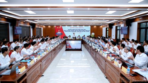 Thường trực Tỉnh ủy làm việc với Thường trực Đảng ủy 14 xã khu vực Văn Yên, Trấn Yên.