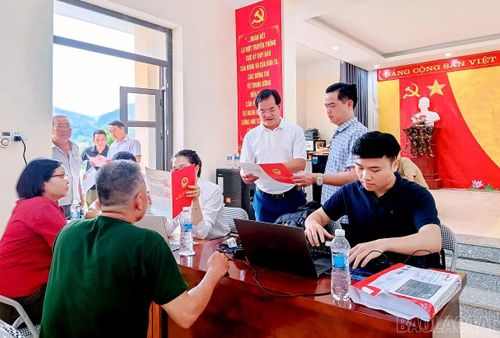 Cán bộ, lãnh đạo xã Mỏ Vàng luôn sâu sát, hướng về cơ sở.