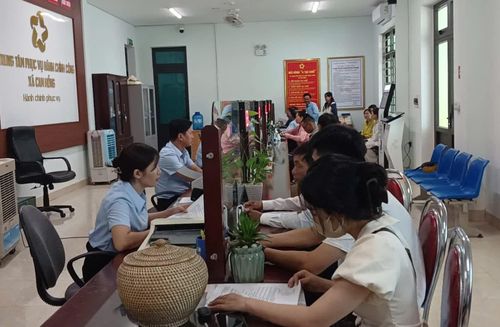 Sau thực hiện mô hình chính quyền địa phương 2 cấp, khối lượng công việc tại cấp xã tăng lên - Ảnh: N.B