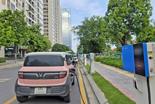 Sửa đổi 01:2026 QCVN 04:2021/BXD quy định rõ các yêu cầu đối với các trạm sạc bên trong và bên ngoài tòa nhà. Ảnh: Tâm Vũ.
