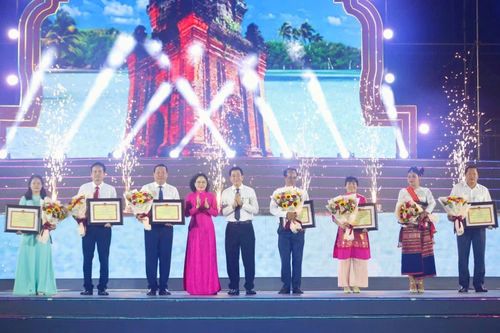 Tỉnh Lâm Đồng có sự chuẩn bị chu đáo cho ngày hội và đạt nhiều kết quả tích cực.