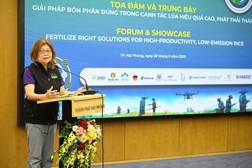 Bà Clemen Gehlhar, Quản lý nông nghiệp cấp cao của Bộ Nông nghiệp Hoa Kỳ (USDA) chia sẻ tại tọa đàm. (Ảnh: Bảo Thắng)