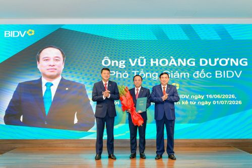 Ông Vũ Hoàng Dương nhận quyết định bổ nhiệm Phó Tổng giám đốc