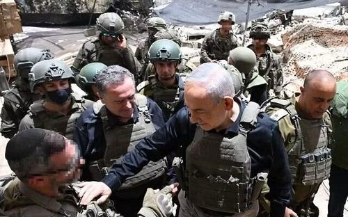 Thủ tướng Israel Netanyahu thị sát khu vực mà Tel Aviv kiểm soát ở Nam Lebanon ngày 30/6. Ảnh: Times of Israel