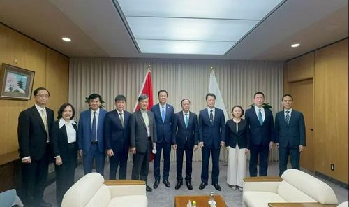 Thứ trưởng Đặng Hồng Đức tại buổi làm việc với Phó Tư lệnh Cơ quan Cảnh sát quốc gia Nhật Bản Tachikawa Koichi và Phó Chủ tịch Hiệp hội Vì sức khỏe và an ninh an toàn cộng đồng Nhật Bản Tsuneda Teruo.