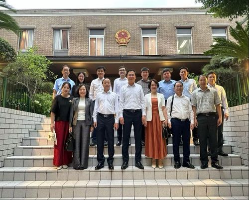 Thứ trưởng Đặng Hồng Đức và đoàn công tác thăm Đại sứ quán Việt Nam tại Nhật Bản.