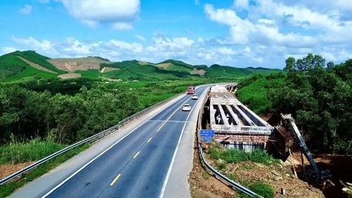Dự án mở rộng cao tốc La Sơn - Hòa Liên sắp hoàn thành.