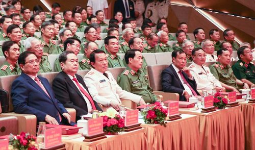 Chủ tịch Quốc hội Trần Thanh Mẫn, nguyên Thủ tướng Chính phủ Phạm Minh Chính, Bộ trưởng Lương Tam Quang và các đại biểu tham dự buổi lễ.