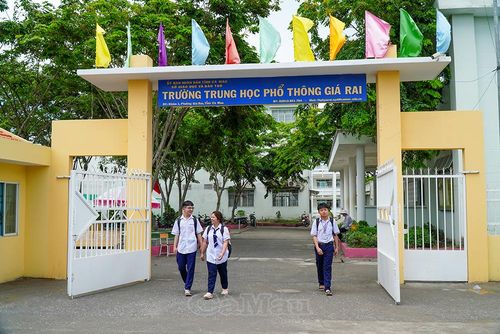 Năm nay, Trường THPT Giá Rai ghi dấu ấn với học sinh đạt thủ khoa Kỳ thi tốt nghiệp THPT của tỉnh và thủ khoa Trường Đại học Sân khấu - Điện ảnh Thành phố Hồ Chí Minh.