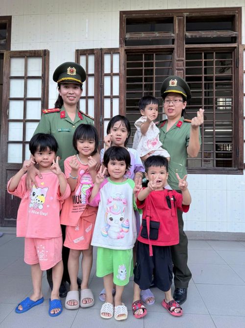 Những việc làm ý nghĩa góp phần bồi đắp những giá trị nhân văn bền vững, xây dựng môi trường sống an toàn, nhân ái và giàu tình người.