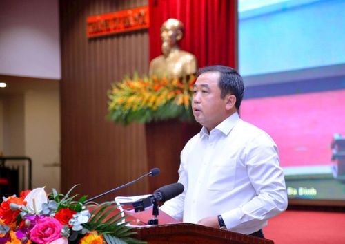 Ủy viên Bộ Chính trị, Bí thư Thành ủy, Trưởng đoàn đại biểu Quốc hội thành phố Hà Nội Trần Đức Thắng phát biểu tham luận ở hội nghị tại điểm cầu Thành ủy Hà Nội. Ảnh: Viết Thành