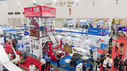 Nhiều loại thiết bị máy móc thông minh được giới thiệu tại triển lãm. Ảnh: T.Trang