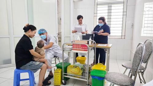 Khám sức khỏe cho trẻ em. Ảnh: Nga Nguyễn