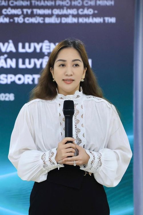 Khánh Thi hiện tại là HLV hàng đầu trong ngành Khiêu vũ thể thao.