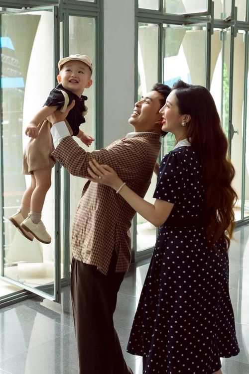 Tuệ Như cũng hạnh phúc thông báo tin vui ở tuổi 26: "Chạy KPI 3 năm hai bé cho ông xã yêu".