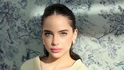 Không chỉ gây ấn tượng bởi ngoại hình, Naiel còn có khả năng sử dụng thành thạo ba ngôn ngữ gồm tiếng Tây Ban Nha, tiếng Anh và tiếng Đức