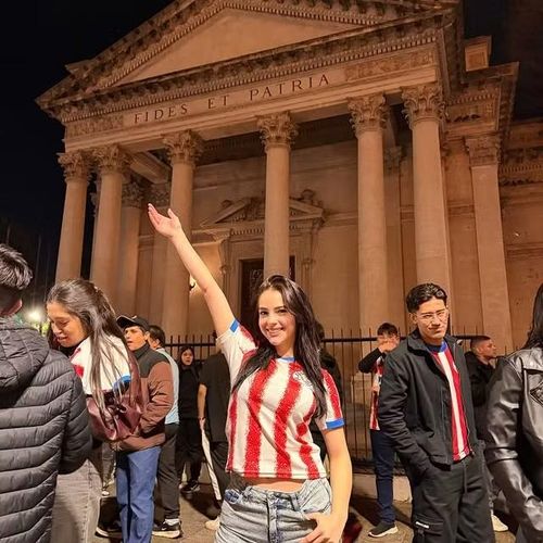 Tên đầy đủ của cô là Daniela Naiel Aguilera Fischer. Ngoài vai trò người mẫu và nhà sáng tạo nội dung, Naiel hiện là sinh viên ngành tâm lý học tại Paraguay