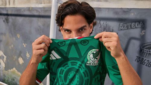 Sức hút của đội tuyển Mexico được thể hiện rõ nét trên thị trường hàng lưu niệm. Ảnh: Adidas. 