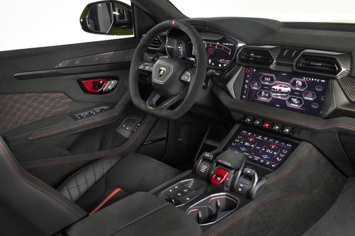 Vẫn tuân theo triết lý "Feel Like a Pilot", nội thất của Lamborghini Urus SE Performante sở hữu bảng taplo 12.3 inch và màn hình trung tâm mới 12.3 inch, với giao diện Lamborghini Infotainment System (LIS) từ siêu xe Revuelto.