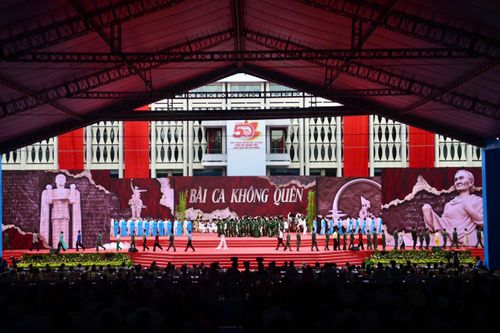  Chương trình văn nghệ tại Lễ Kỷ niệm 50 năm ngày thành phố Sài Gòn - Gia Định vinh dự mang tên Chủ tịch Hồ Chí Minh (2/7/1976 - 2/7/2026). Ảnh: Duy Hiệu. 