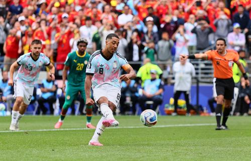  Tielemans ghi bàn quyết định trên chấm phạt đền ở phút 125. 
