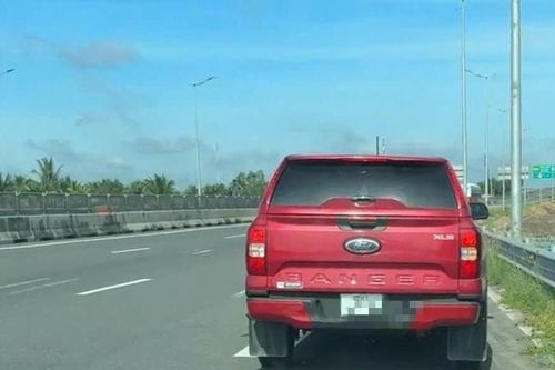 Một trường hợp khác dừng xe trên cao tốc để đi vệ sinh cũng bị xử phạt. Ảnh: Cục CSGT.