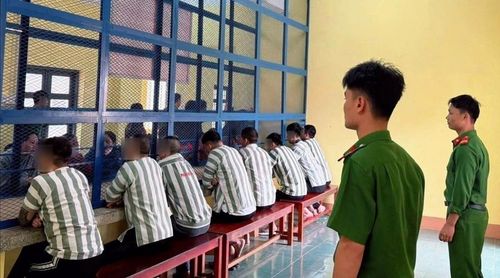 Phạm nhân được gặp không quá 03 người thân thích trong một lần gặp.