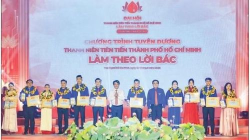Thành đoàn Thành phố Hồ Chí Minh tuyên dương các thanh niên tiên tiến làm theo lời Bác.