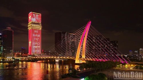 Việc nối liền hai bờ sông đã tạo ra không gian phát triển mới cho Thủ Thiêm khi dự án Quảng trường trung tâm và Trung tâm hành chính vừa khởi công dịp 29/4.