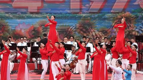Tiết mục nghệ thuật trong chương trình. (Ảnh: Quốc Thanh)