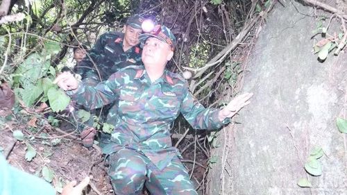 Đường vào hang Đá Sập.