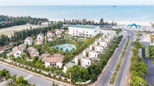 Khu du lịch cao cấp tại biển Cửa Việt, xã Cửa Việt.