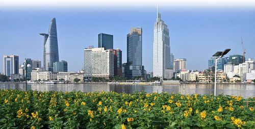Trung tâm TP Hồ Chí Minh nhìn từ Công viên bờ sông Sài Gòn.