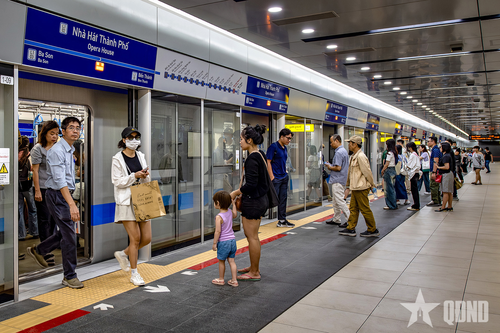 Tuyến metro số 1 được vận hành không chỉ thay đổi phương thức đi lại của người dân, mà còn mở đầu cho quá trình phát triển giao thông công cộng hiện đại theo mô hình TOD - xu hướng của nhiều đô thị lớn trên thế giới.