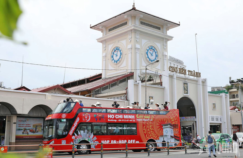  Chợ Bến Thành vừa là công trình mang dấu ấn văn hóa - lịch sử của thành phố, vừa là điểm đến tham quan không thể thiếu của du khách.