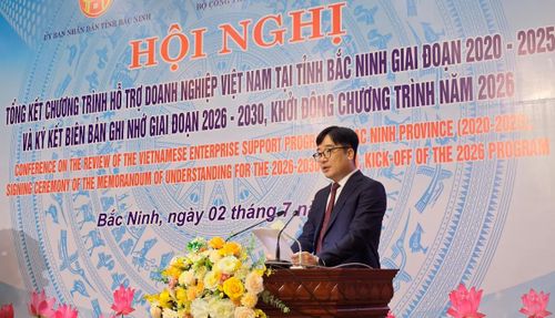 Ông Cha Ji Ho, Phó tổng giám đốc phụ trách Trung tâm Mua hàng Samsung Việt Nam phát biểu tại sự kiện. Ảnh: HUYỀN TRANG