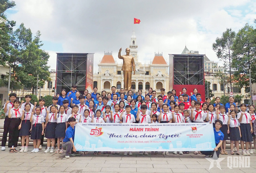  Thiếu nhi TP Hồ Chí Minh tự hào tham gia Hành trình "Theo dấu chân Người".
