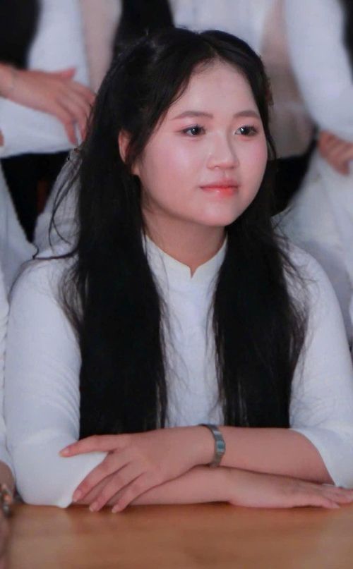 Nữ sinh Trần Hà Yên