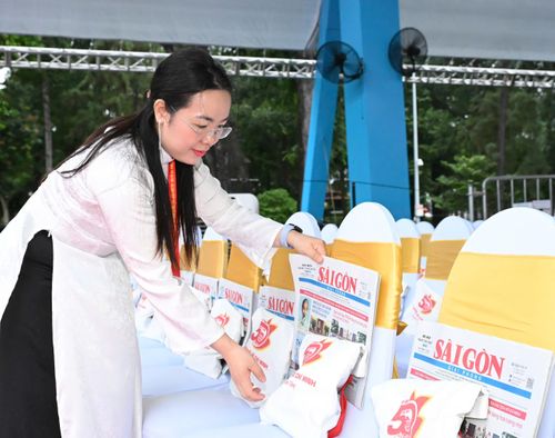  Công tác chuẩn bị bên trong Hội trường Thống Nhất. Ảnh: VIỆT DŨNG 