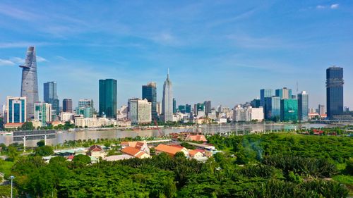 Trung tâm TPHCM nhìn từ khu đô thị mới Thủ Thiêm. Ảnh: HOÀNG HÙNG 