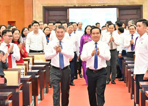  Thủ tướng Lê Minh Hưng cùng Chủ tịch UBND TPHCM Nguyễn Văn Được và các đại biểu dự Lễ phát động thi đua "Quyết tâm thực hiện thắng lợi mục tiêu tăng trưởng bền vững 2 con số" vào ngày 13-6-2026. Ảnh: VIỆT DŨNG 