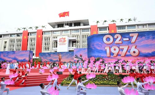 Chương trình nghệ thuật tại buổi lễ. Ảnh: VIỆT DŨNG