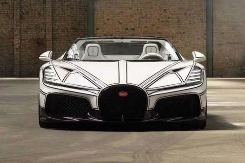 Tổng số lượng sản xuất của siêu xe Bugatti W16 Mistral chỉ giới hạn ở 99 chiếc, và việc sản xuất đã kết thúc trong những tuần gần đây. Mức giá xe vẫn là ẩn số.