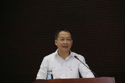 Ông Trần Văn Vũ, Trưởng Thống kê Đà Nẵng phát biểu tại họp báo.